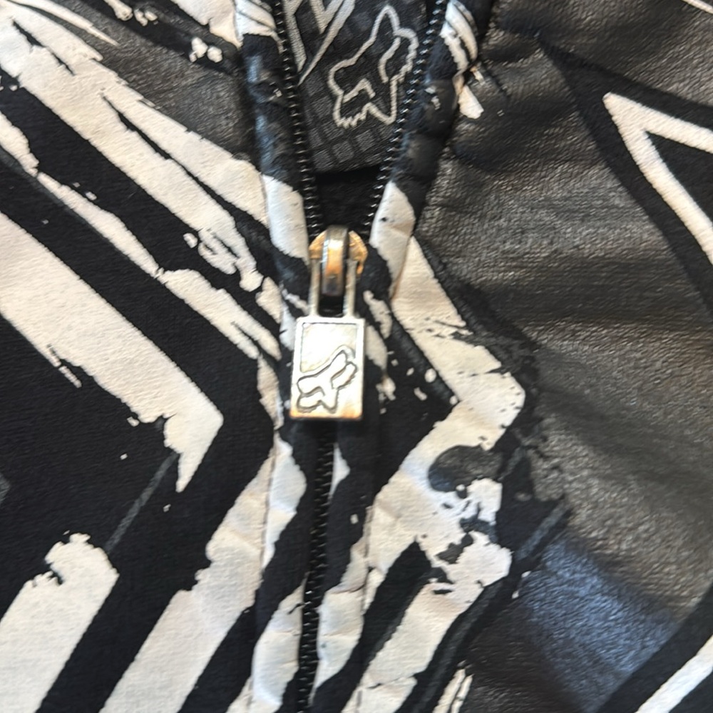 Fox Black Zip Up Sweatshirt with Bold Star Design - Picture 8 of 15